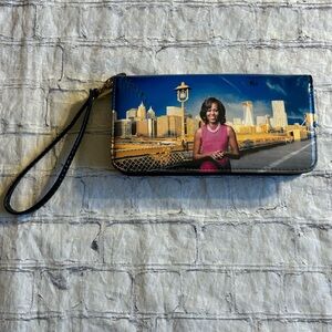 MICHELE OBAMA TWO SIDED BLUE MULTI COLORS NOVELTY ZIP AROUND WALLET/WRISTLET